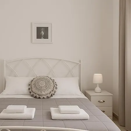 Athanasia's Place Апартаменты *