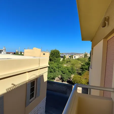 Athanasia's Place Апартаменты *